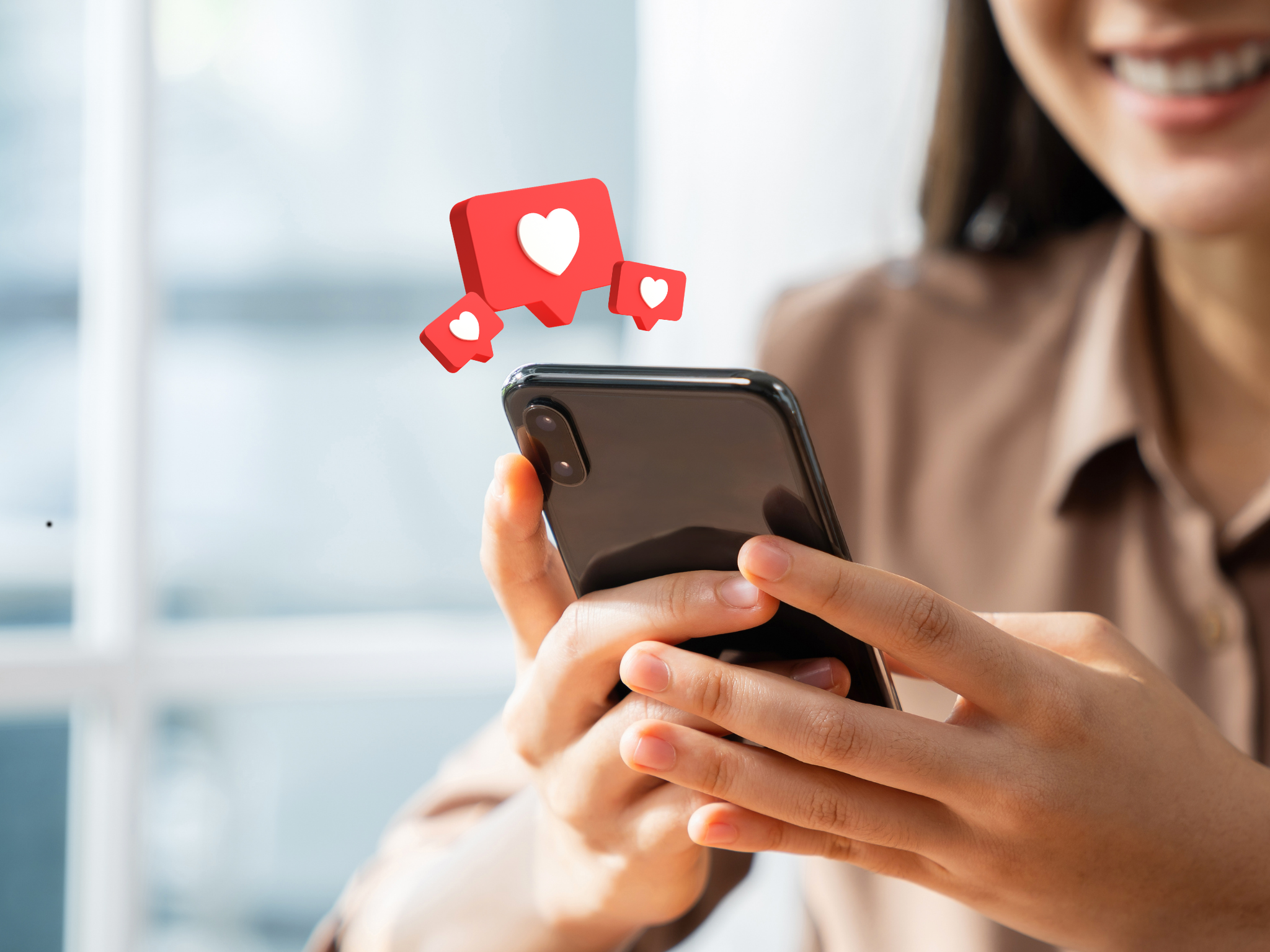 Frau mit Smartphone erhält Likes – Symbolbild für Social Media Algorithmen und die Dynamik von Fake News auf Instagram & TikTok